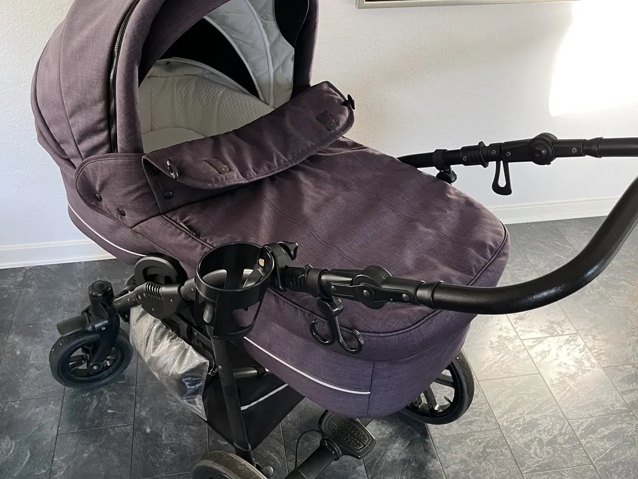 Billede 2 - Barnevogn med alt tilbehør 