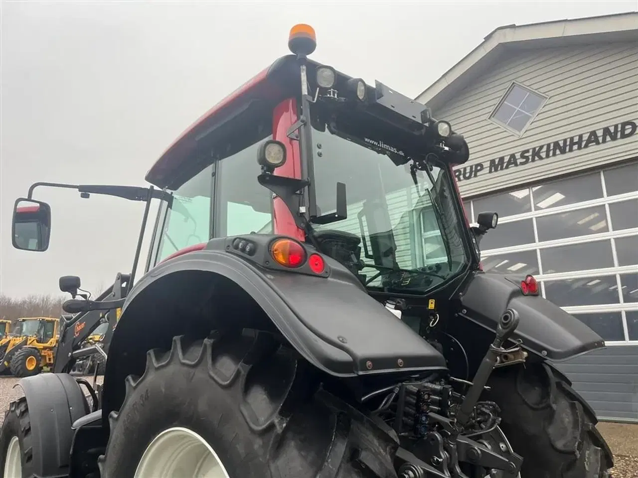 Billede 24 - Valtra N103 HiTech med krybegear og fuldhydraulisk frontlæsser på med Euro skifte samt 3die funktion