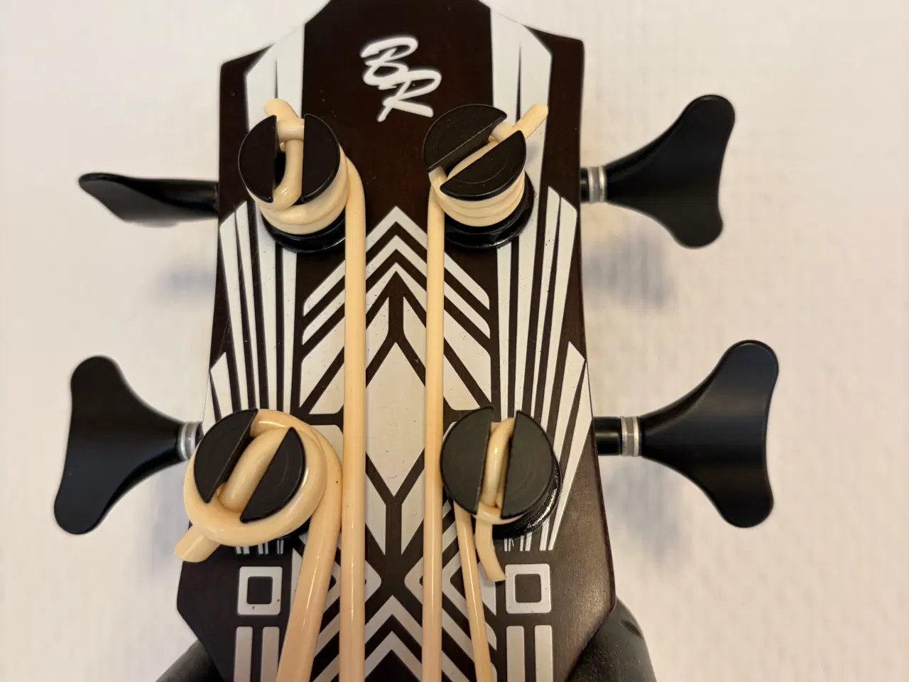 Billede 4 - Bas ukulele med indbygget mic og tuner