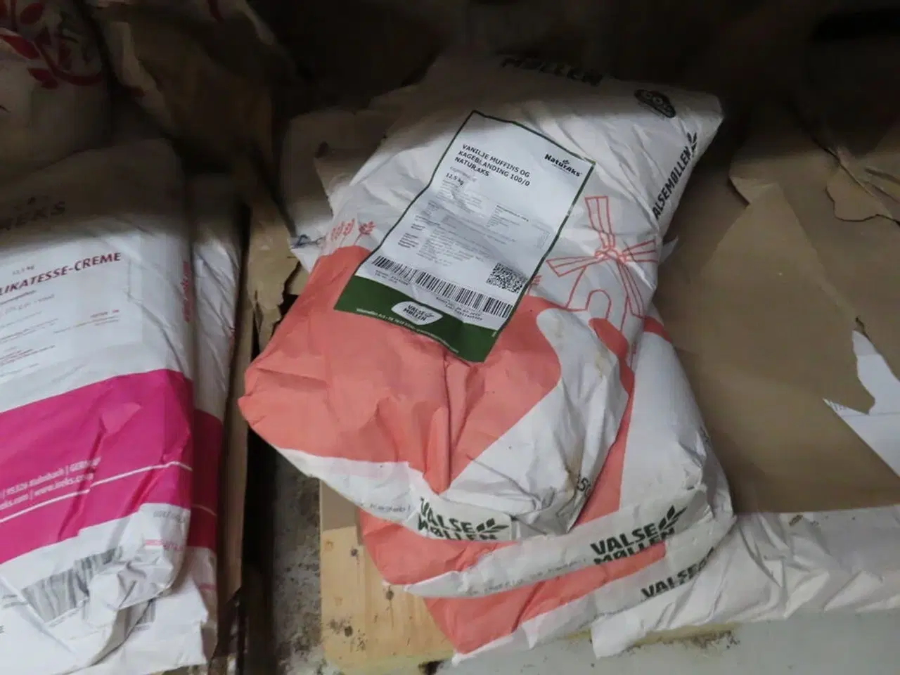 Billede 13 - Pallereol med indhold