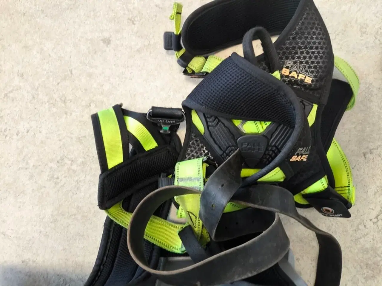 Billede 2 - Kasse m. sikringsgrej samt div.