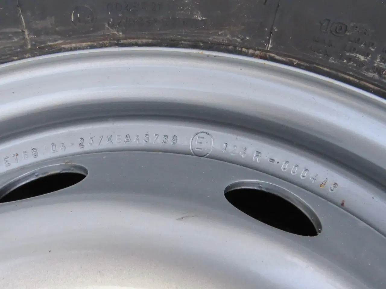 Billede 4 - Vinterdæk med fælg til Iveco