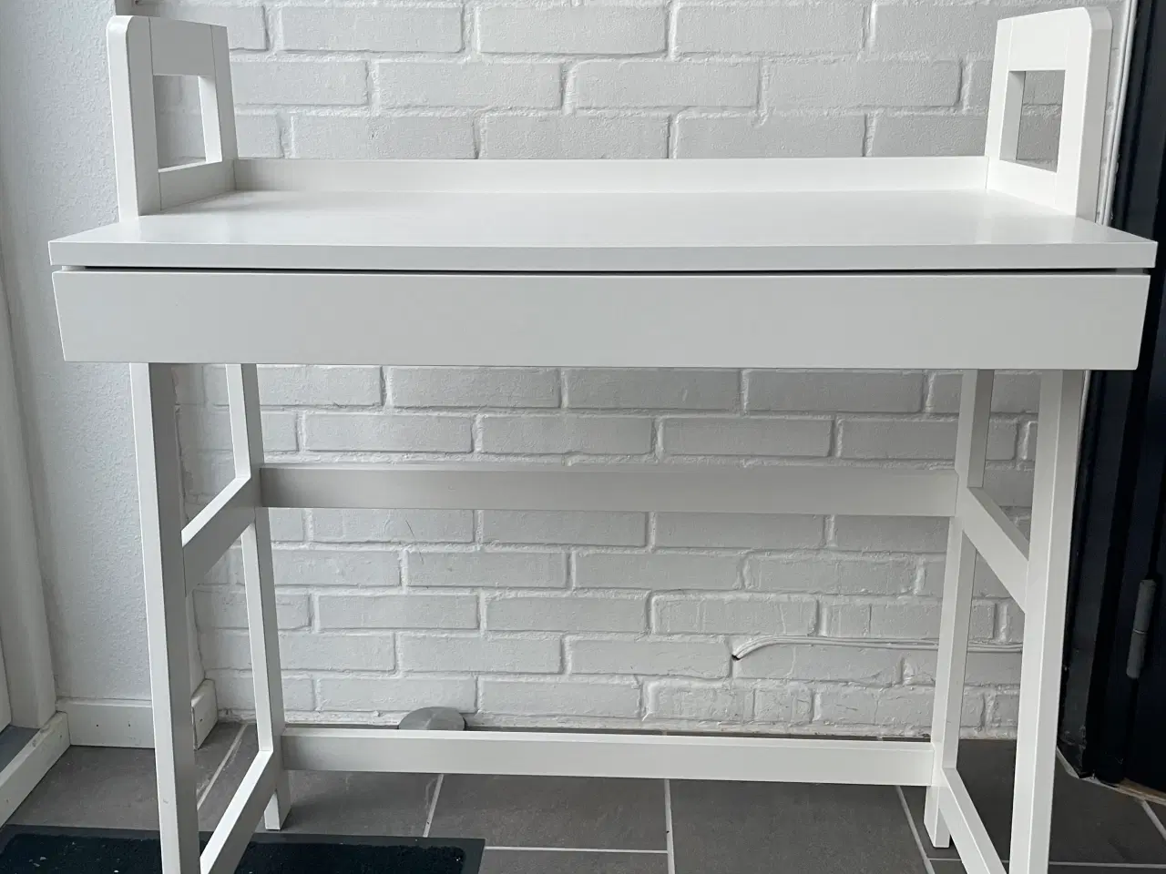 Billede 1 - Flot skrivebord/make-upbord