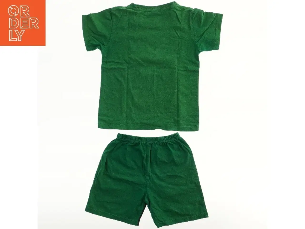 Billede 2 - Børnesæt med Hulk motiv fra Hagu (str. 116)