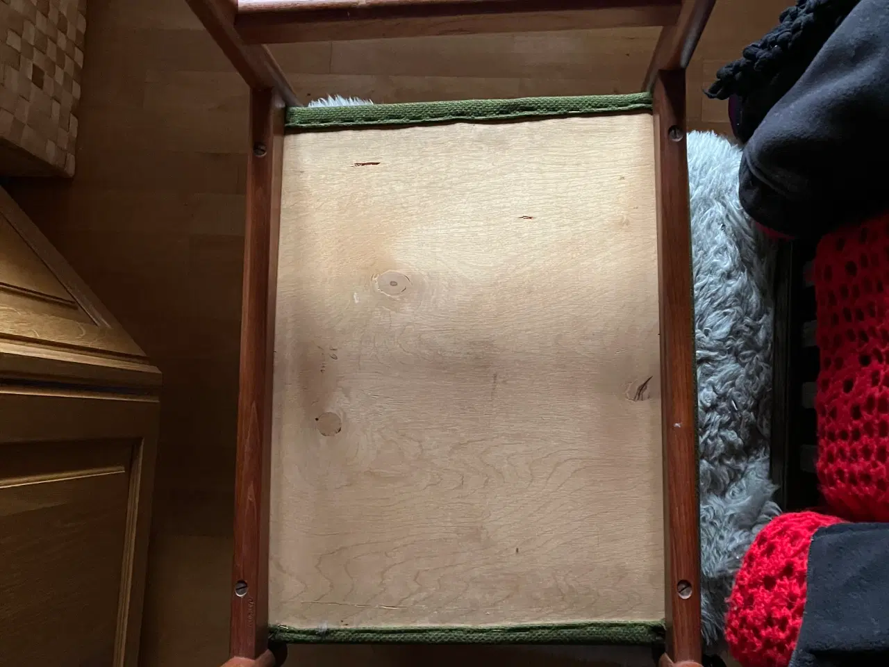 Billede 3 - Retro skammel med teaktræ-ben. Under salg.