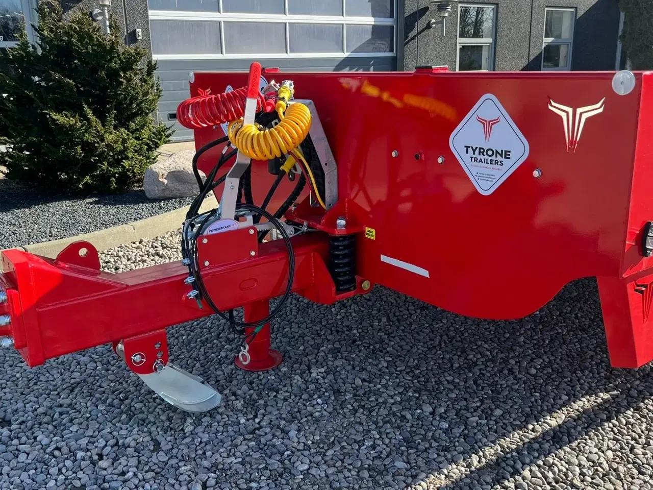 Billede 3 - Tyrone 27TLL LANG MODEL med Affjedret træk og affjedret aksler. Med hydrauliske ramper og værktøjskasse