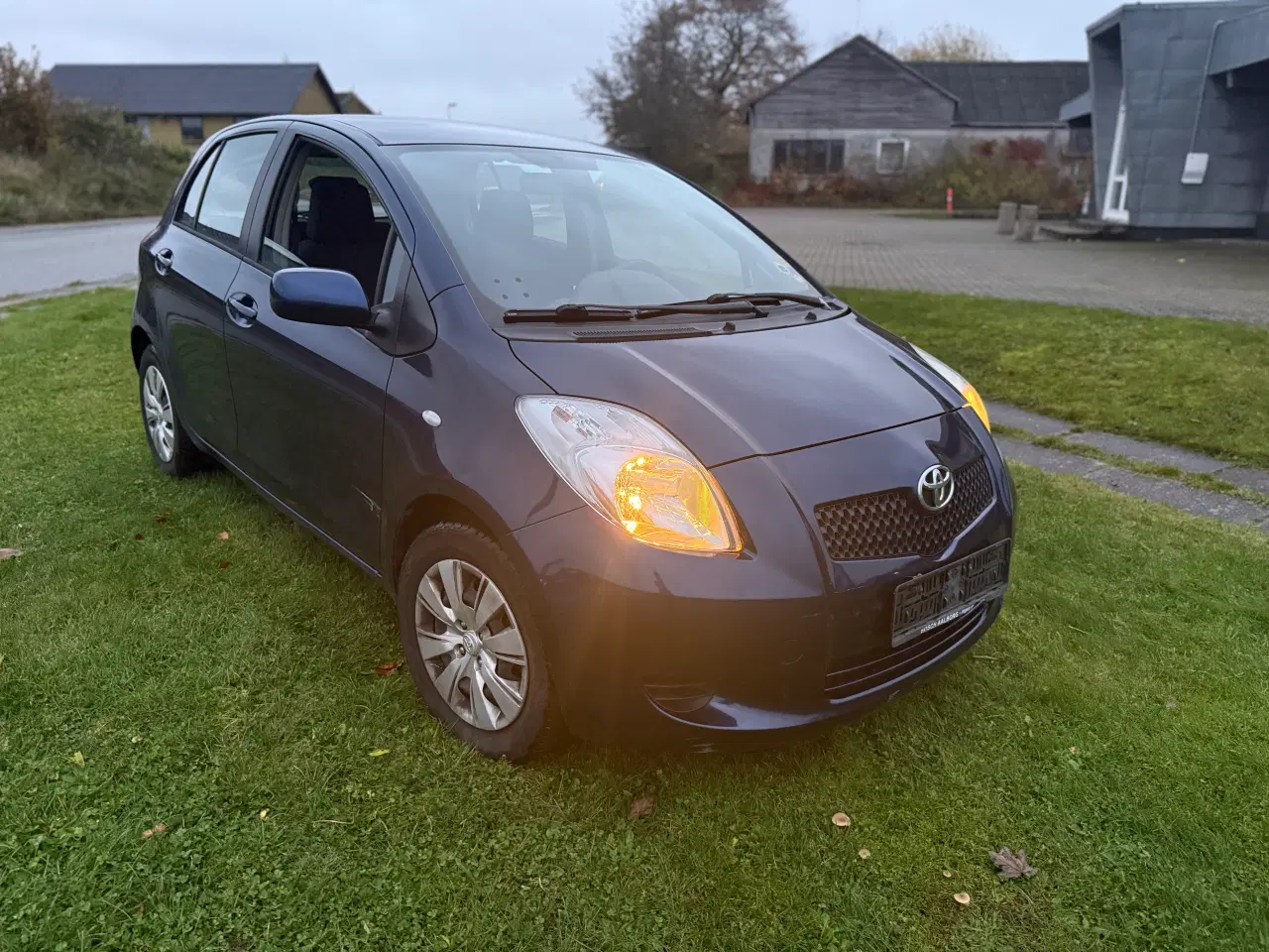 Billede 4 - Nysynet Toyota Yaris 1,3 5 Dørs