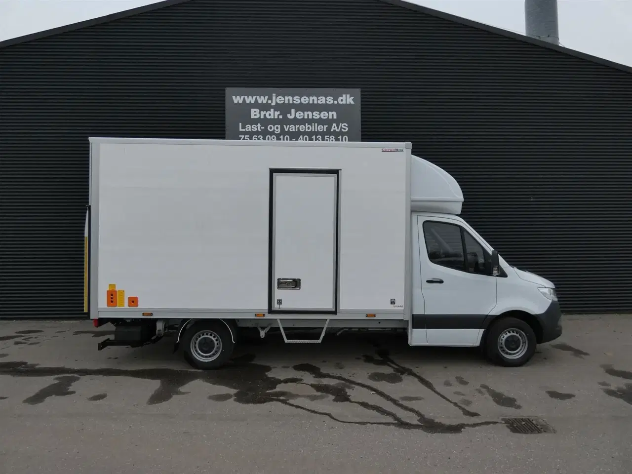 Billede 1 - Mercedes-Benz Sprinter 317 2,0 D Alu.kasse m/lift MØBELKASSE RWD 170HK Ladv./Chas. Aut.