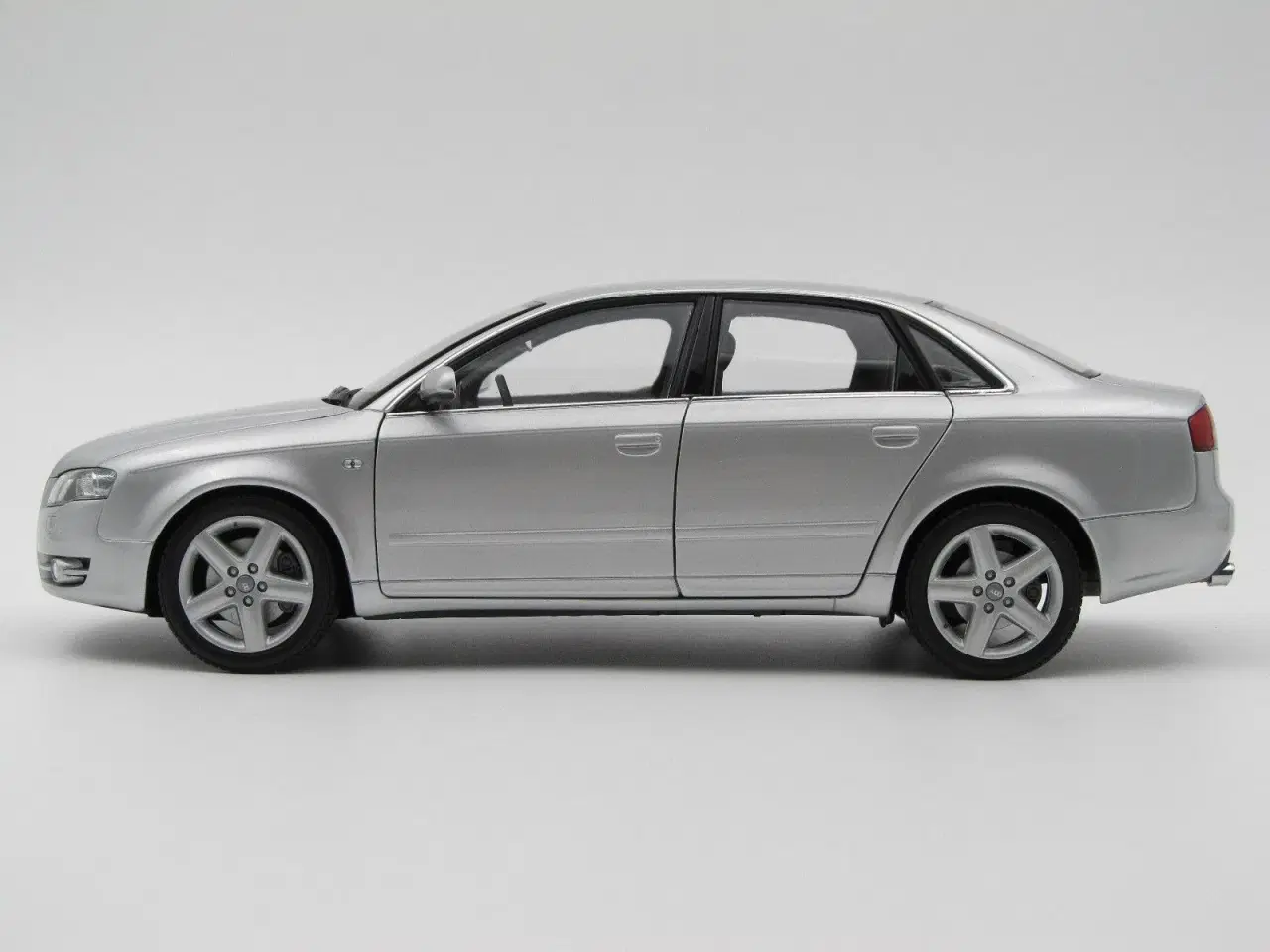 Billede 3 - 2005 Audi A4 3,2 FSI Quattro Minichamps - 1:18