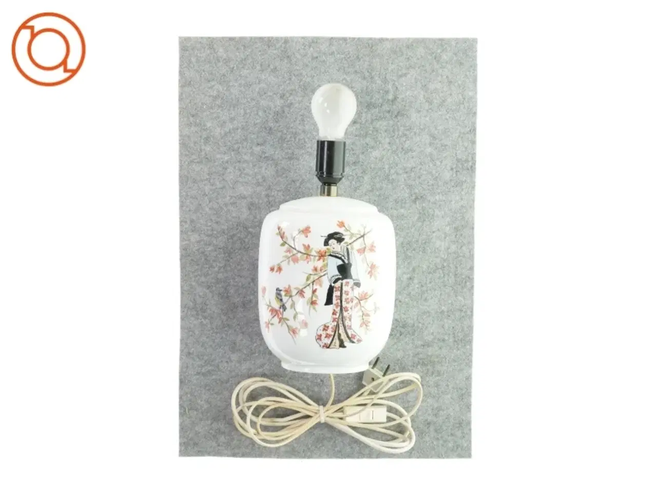 Billede 1 - Lampe med motiv (str. LBH 17x13x38 cm)