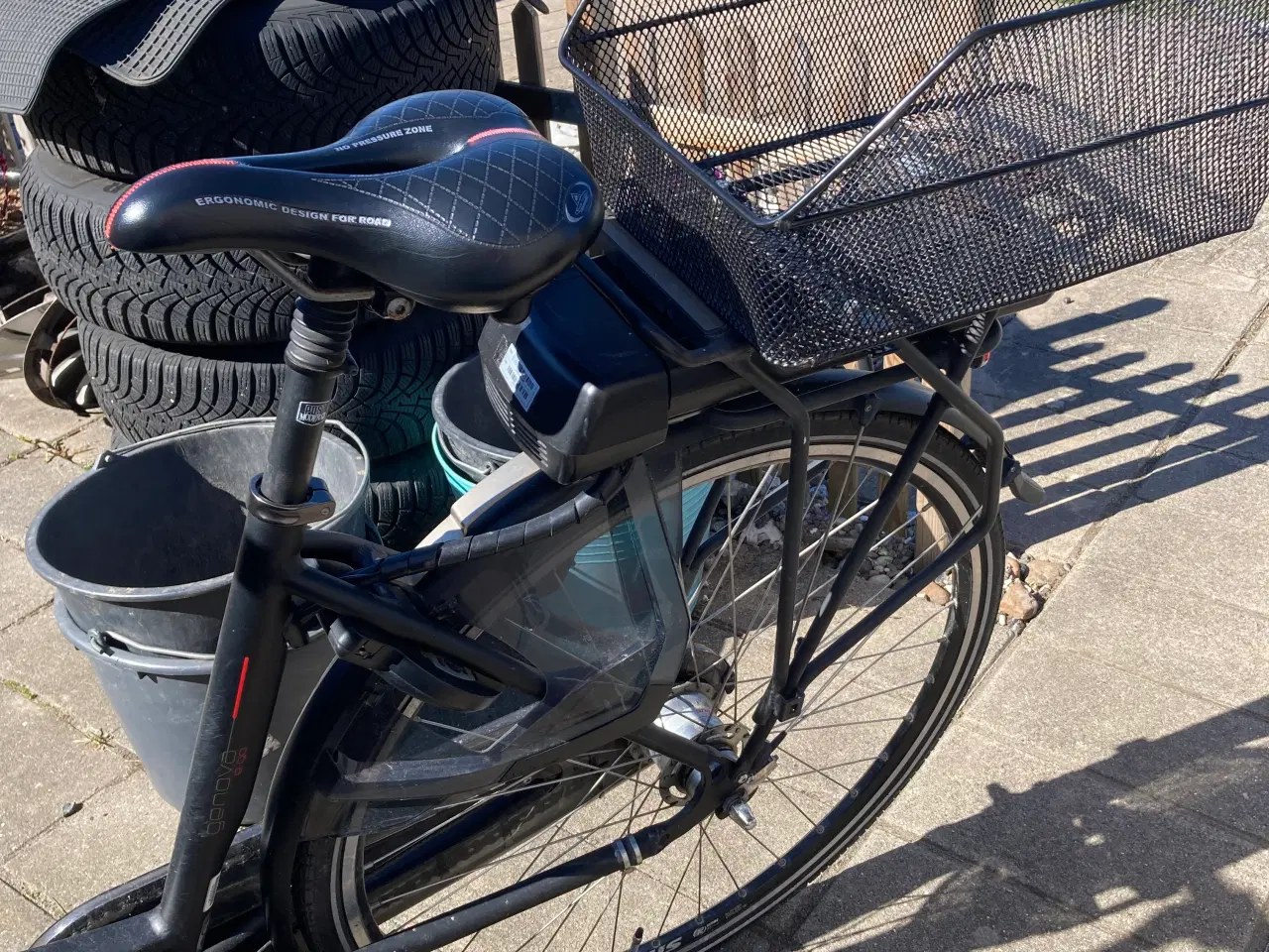 Billede 3 - ældre dame men pæn og velholt