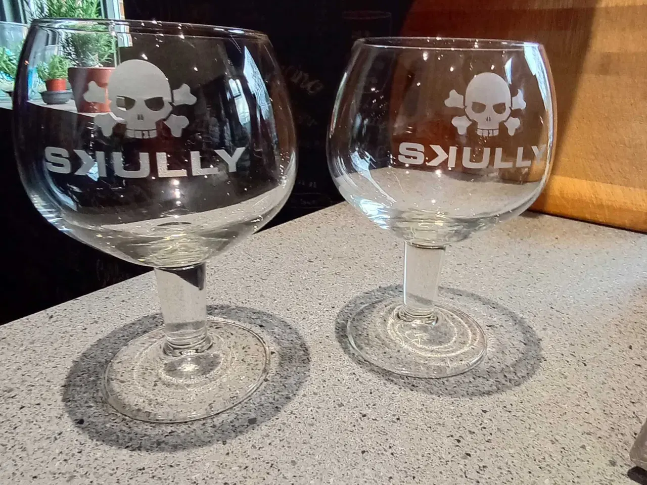 Billede 8 - Skully gin 4,5 l og glas