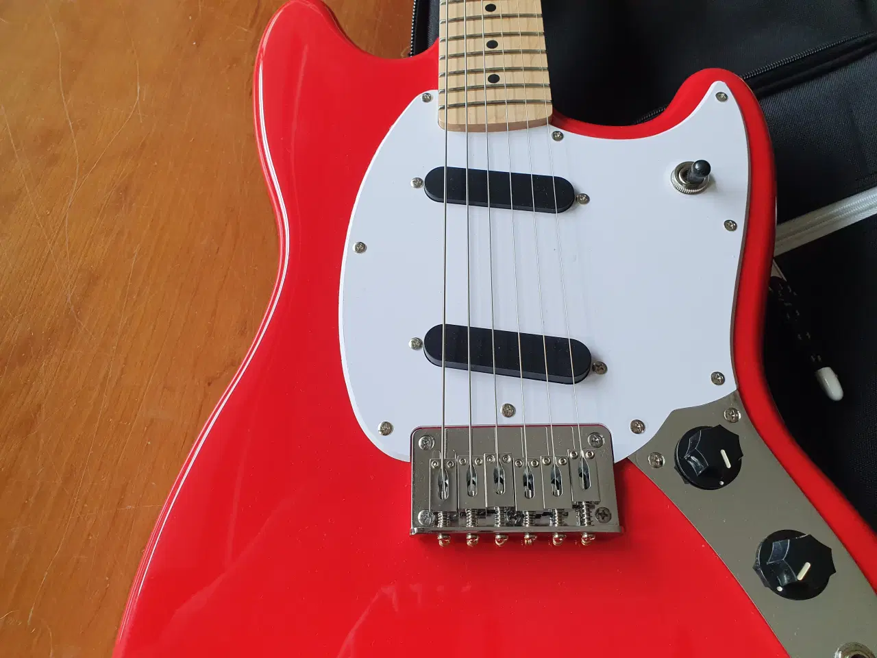 Billede 3 - Guitar Squier Sonic Mustang MN Torino Red + gigbag