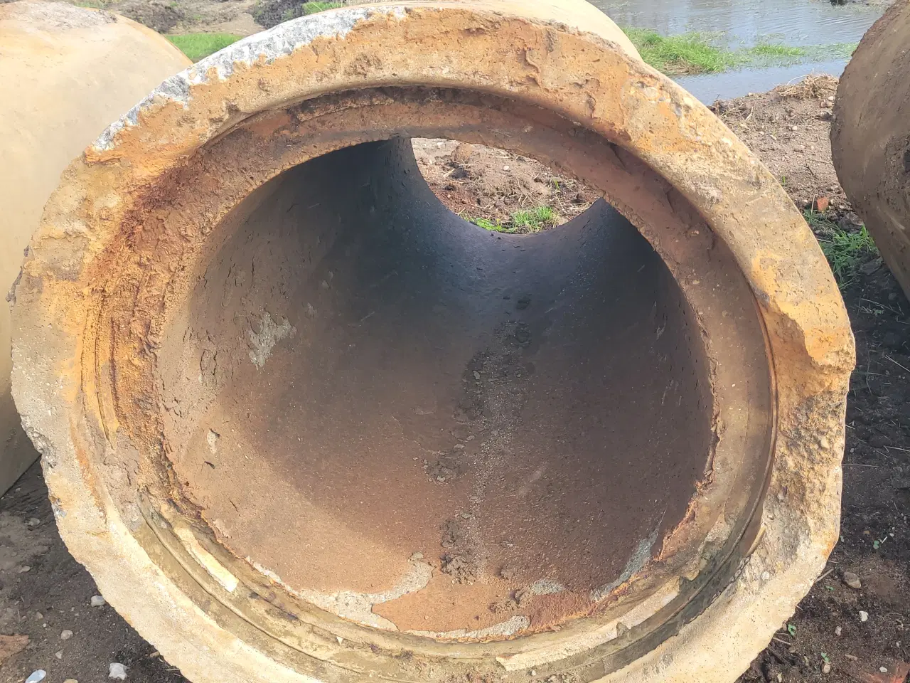 Billede 1 - Ø 800 Betonrør med fod og muffe.