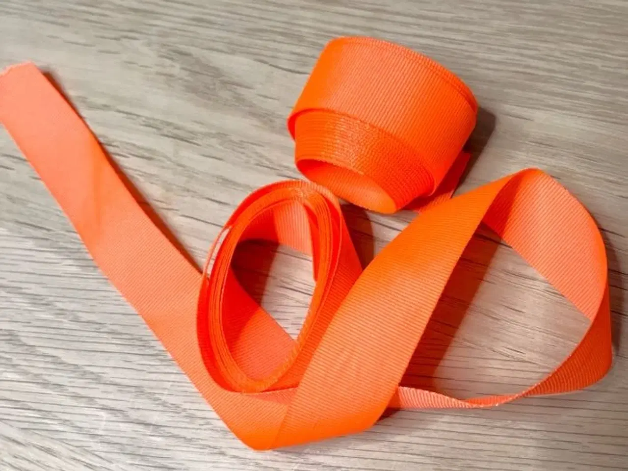 Billede 3 - Orange bånd og sløjfer. 4 forskellige.