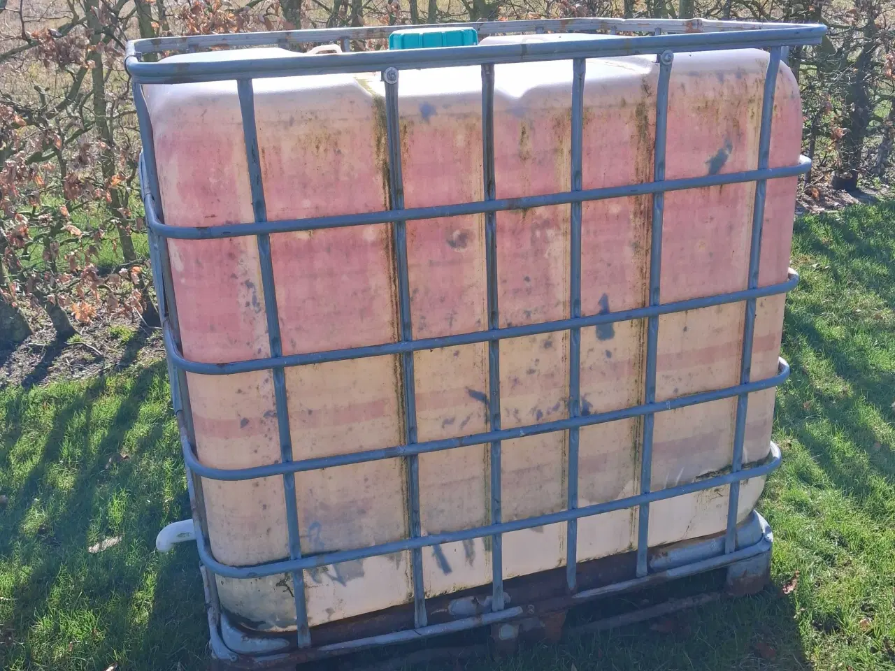 Billede 1 - Virker  fint  1000 liter  vand  tank