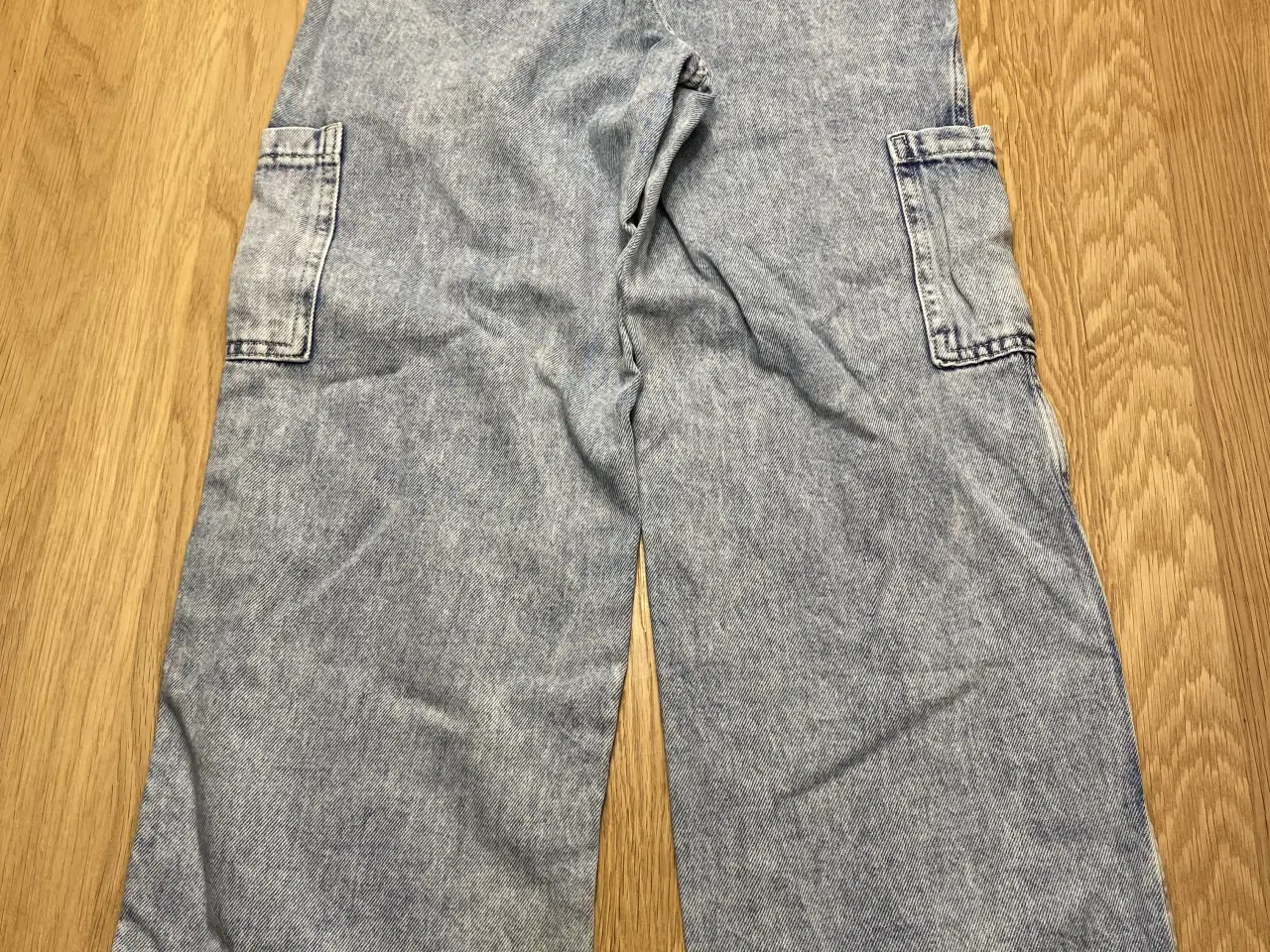 Billede 2 - Cowboybukser med brede ben 128