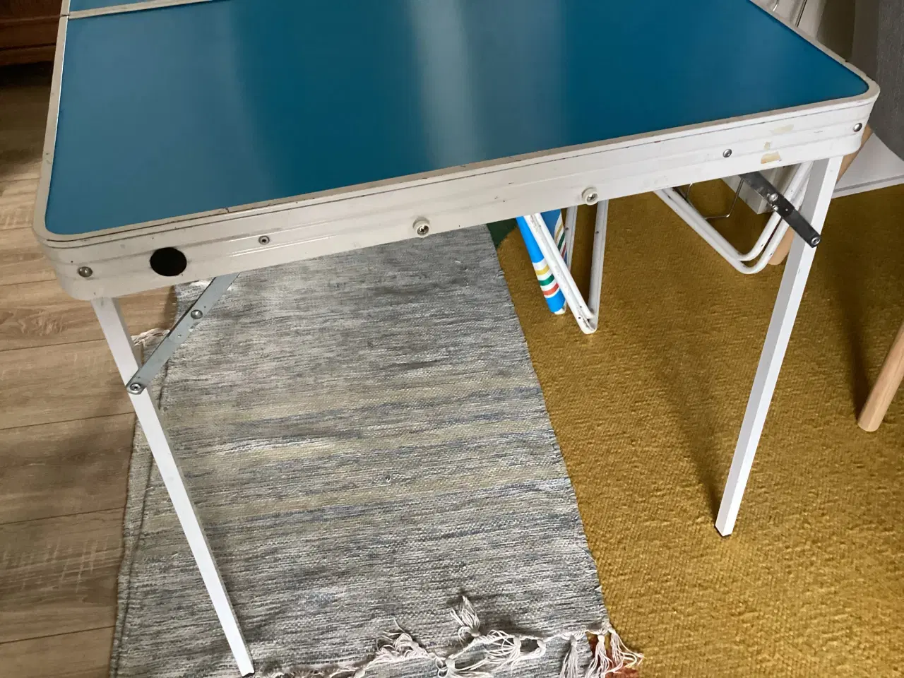 Billede 4 - Fint gammelt  campingbord i metal
