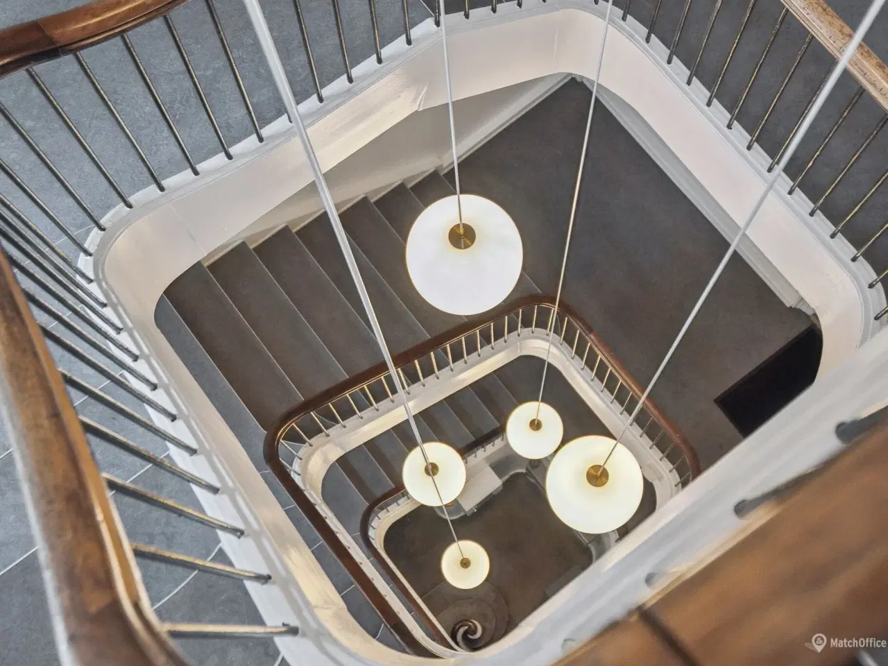 Billede 16 - Ingen binding - Flot. lyst og indbydende kontor på 236 m² med egen indgang