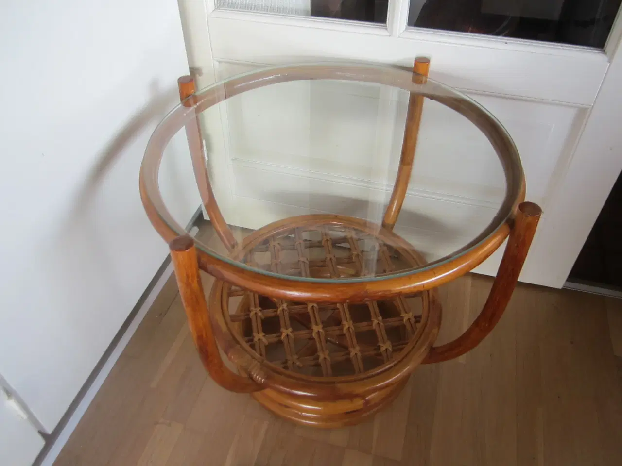 Billede 4 - Rigtig lækkert Bambusbord med glasplade 50 cm i di