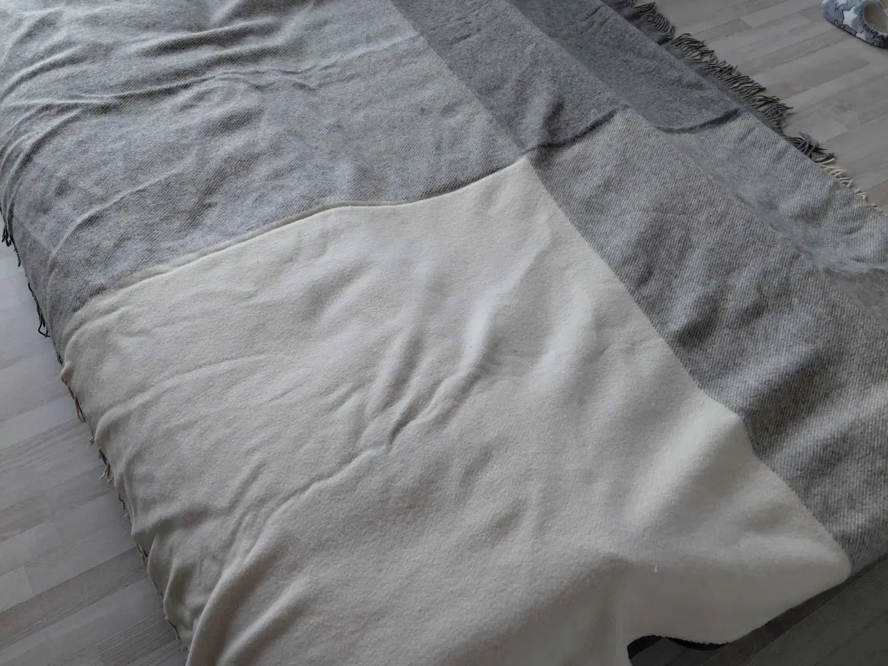 Billede 3 - Uld sengetæppe 224x204