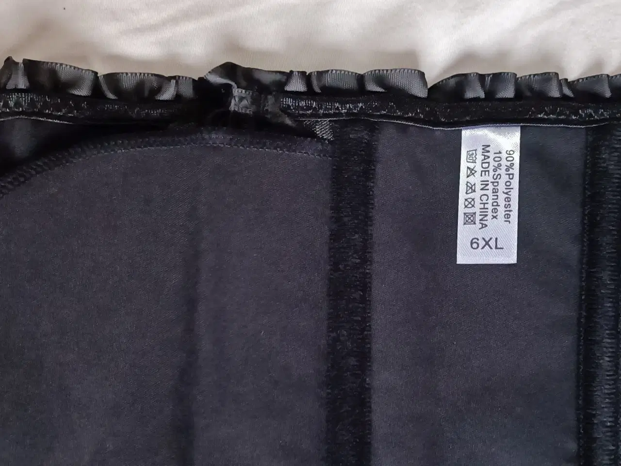 Billede 4 - Sort brokade korset