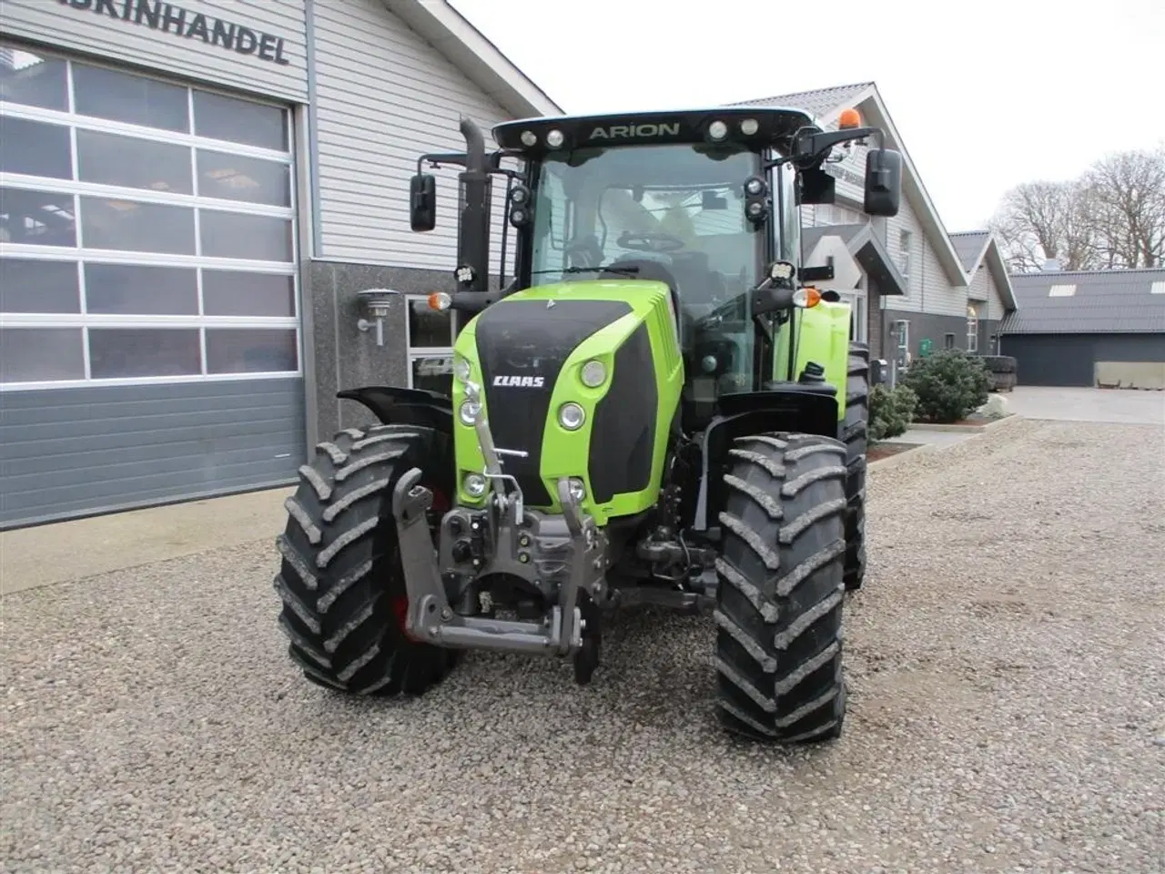 Billede 10 - CLAAS ARION 550 C-matic med frontlift, affjedret foraksel og affjedret kabine.