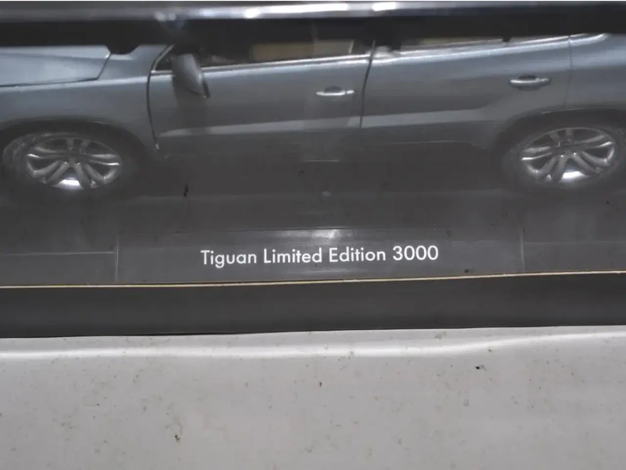 Billede 4 - 1:18 VW Tiguan Dealer meget sjælden