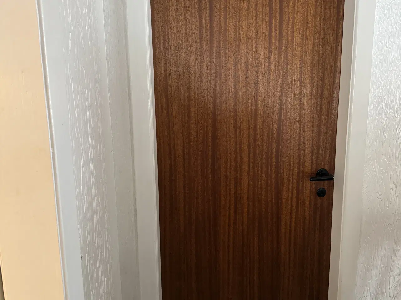 Billede 2 - Teaktræsdøre med sorte håndtag originale fra 1969
