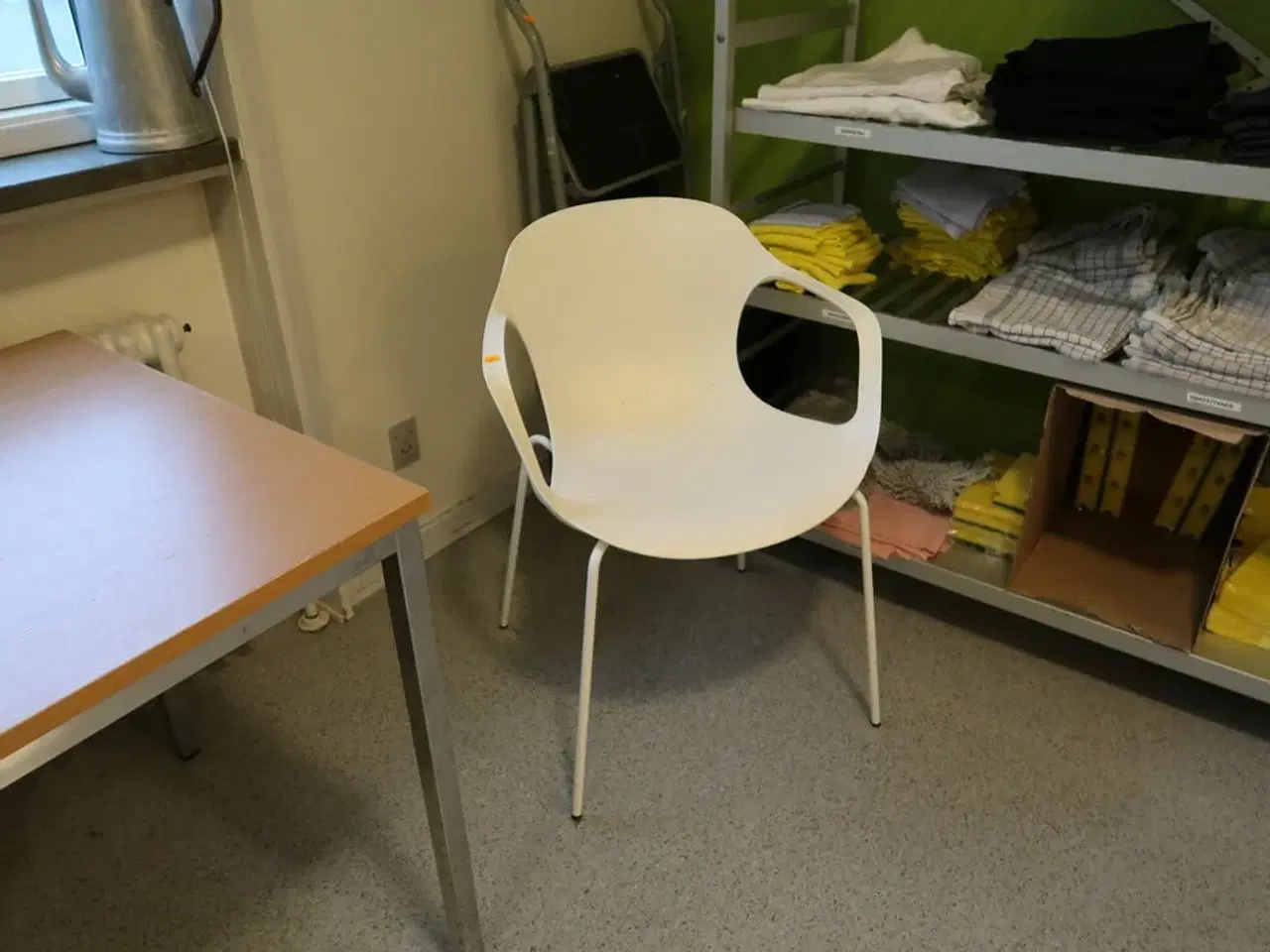 Billede 3 - 2 stk. stole FRITZ HANSEN samt bord