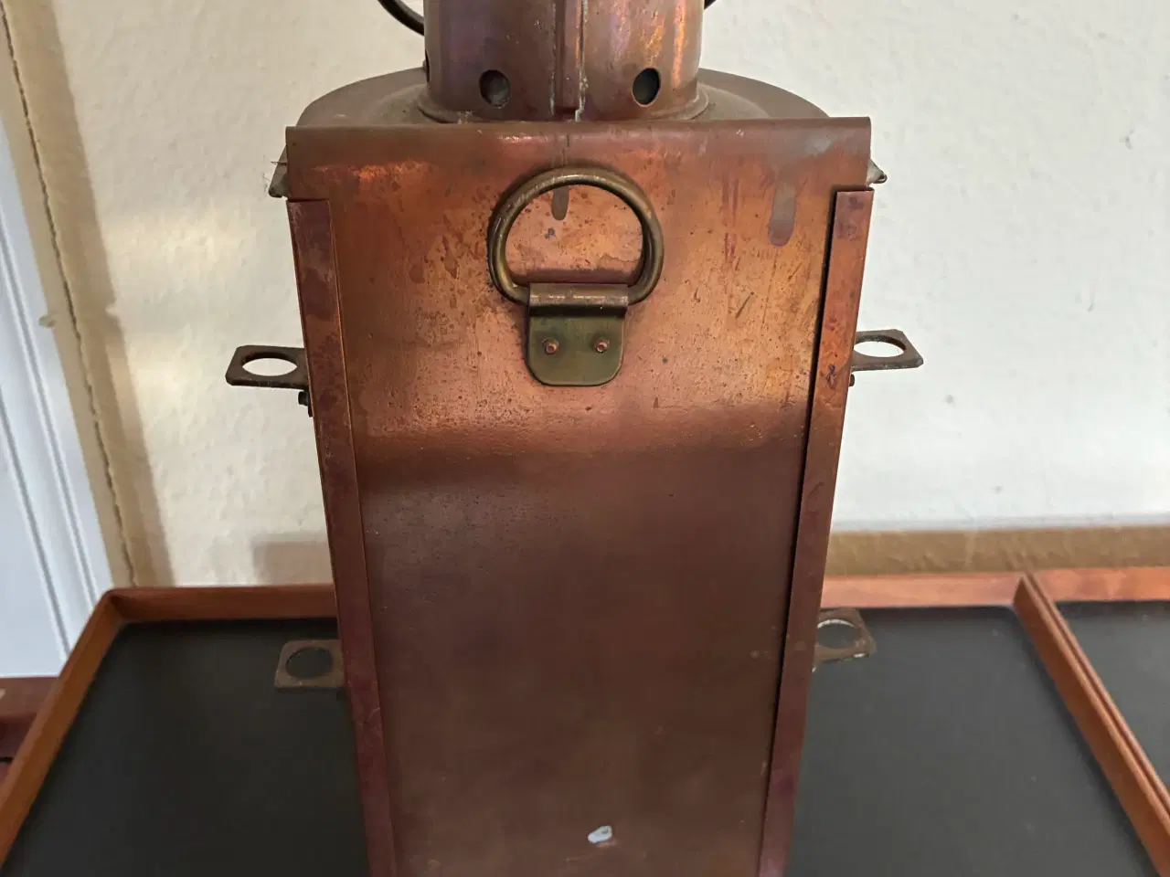 Billede 5 - Skibslanterne i kobber med rødt og grønt glas