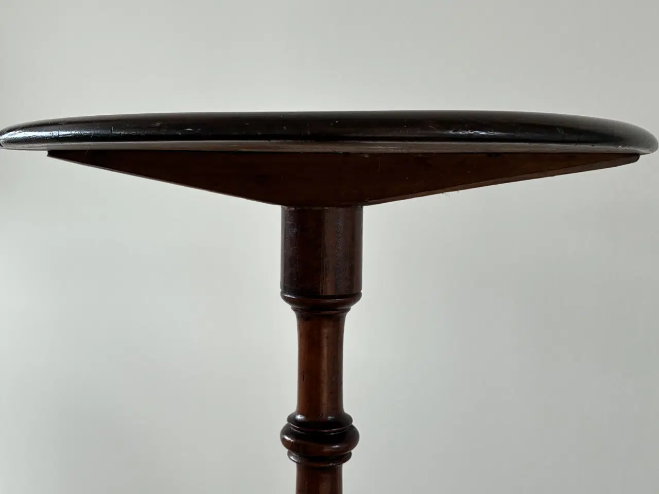 Billede 2 - Søjlebord af mahogni og mahognifarvet træ