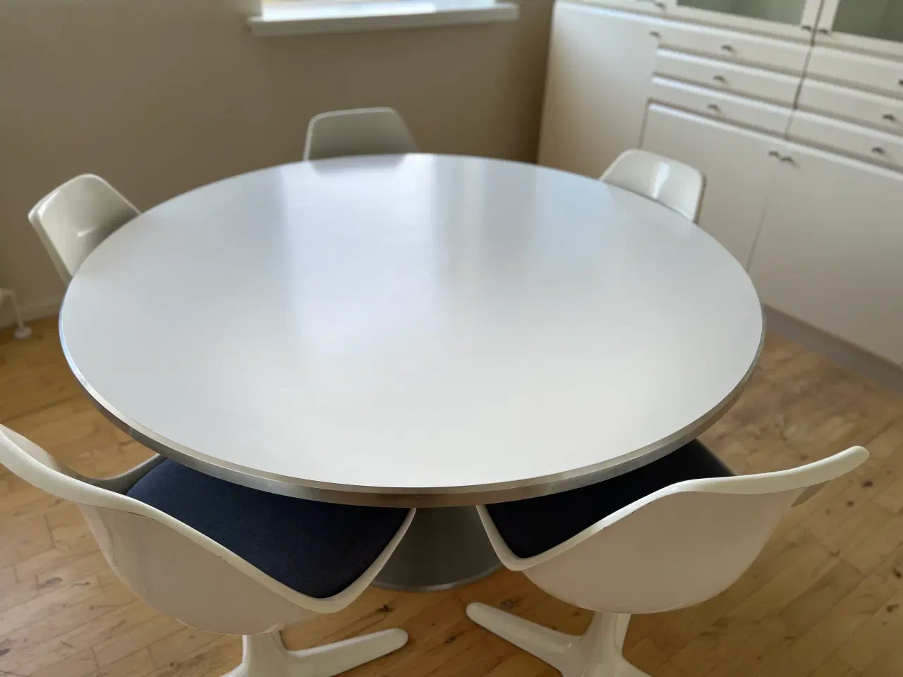 Billede 2 - Desegn spisebord med 5 stole