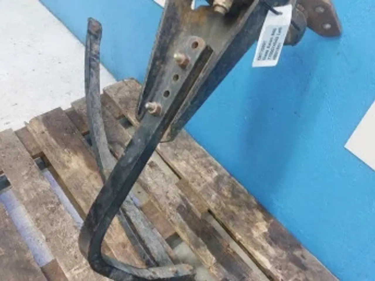 Billede 4 - Claas Axion 840 Stænkskærmsstøtte Venstre 7700074543