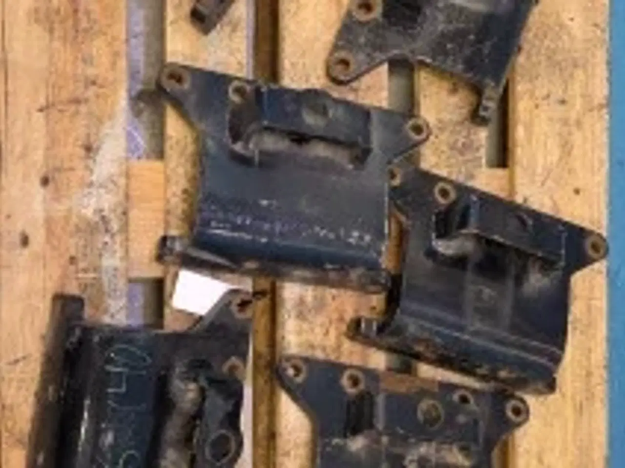 Billede 13 - New Holland T6.125 Beslag 87633845  6Stk