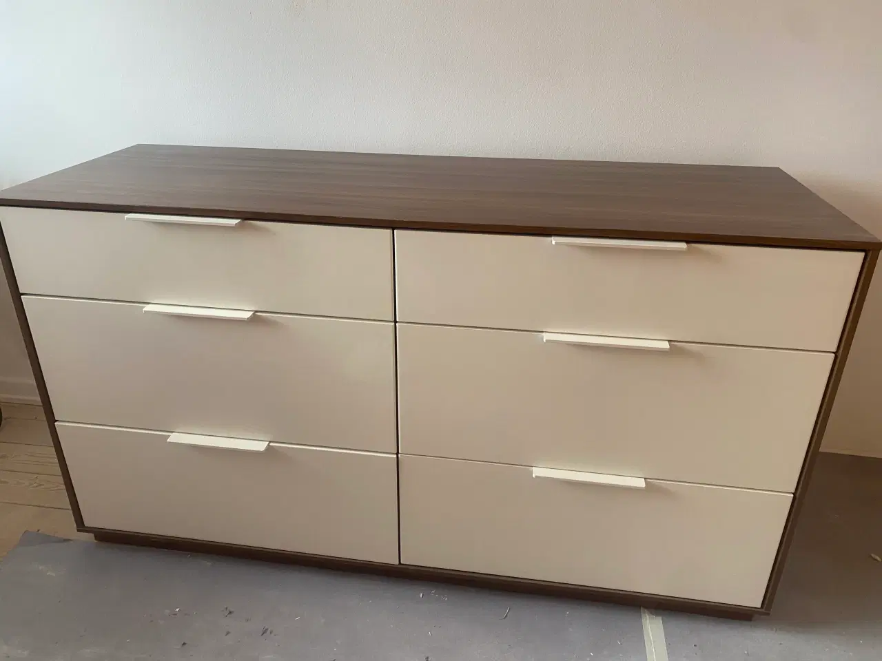 Billede 3 - Kommode i træfiner/hvid højglans