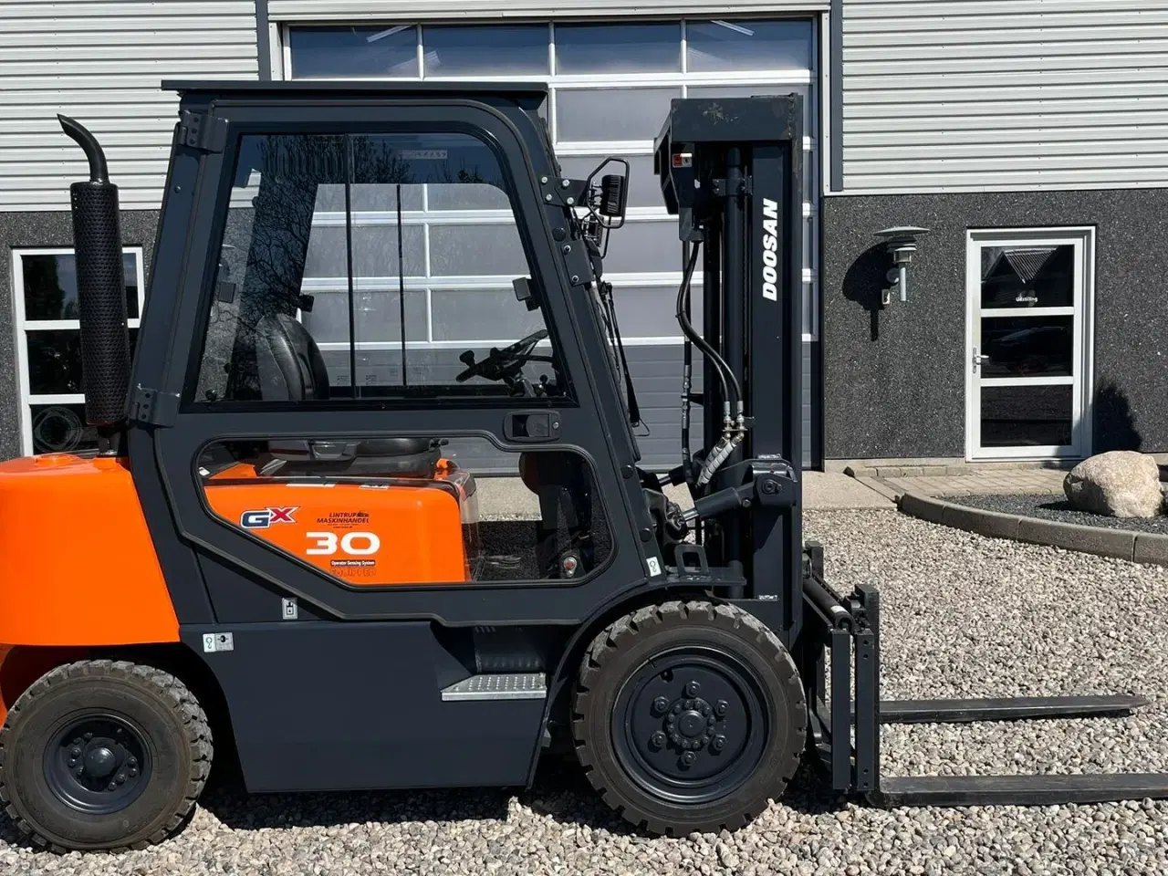 Billede 16 - Doosan D30 G med kabine og KUN 57 TIMER FRA NY, MED TIME GARENTI