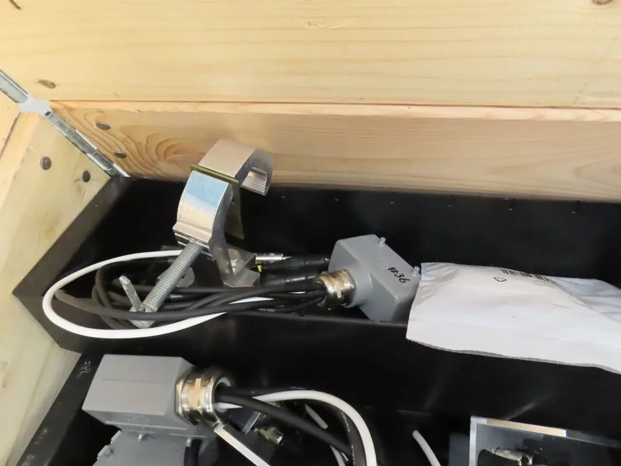 Billede 23 - Palle med rester fra TC ELECTRONIC