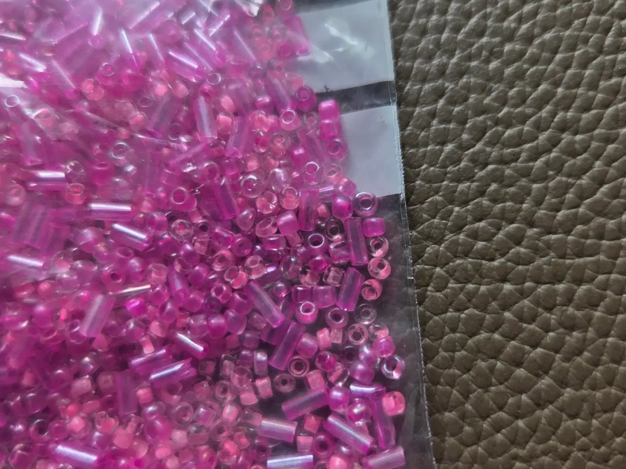 Billede 4 - Pink perler og vedhæng