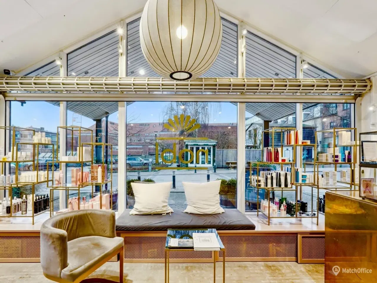 Billede 3 - Butik i eget eksklusivt hus