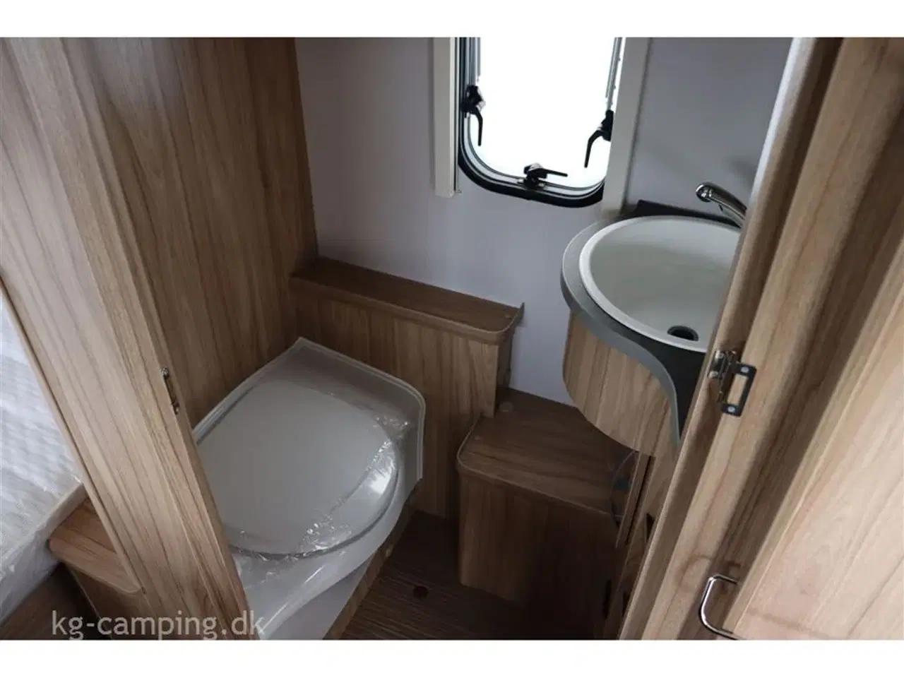 Billede 8 - 2024 - Eriba FEELING 425 EFe   EFTERÅRSTILBUD nu nedsat med kr. 18.000,- | Populær rejsevogn med godt indeklima. Spækket med ekstra udstyr!