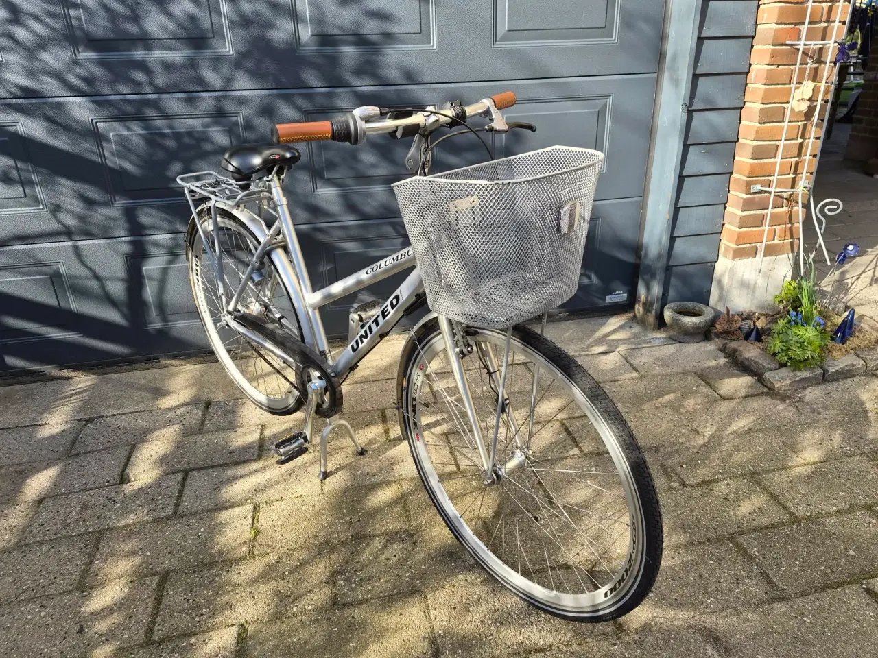 Billede 2 - Dame cykel m. 28" hjul. Ualmindelig velholdt.