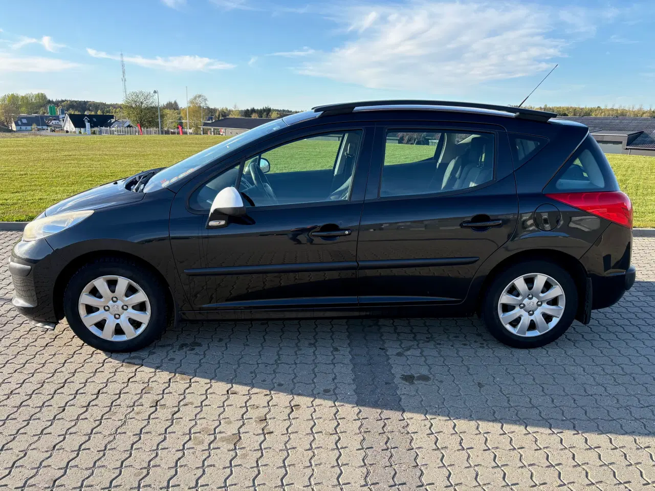 Billede 2 - Velkørende bil som holder syn til 2/2027