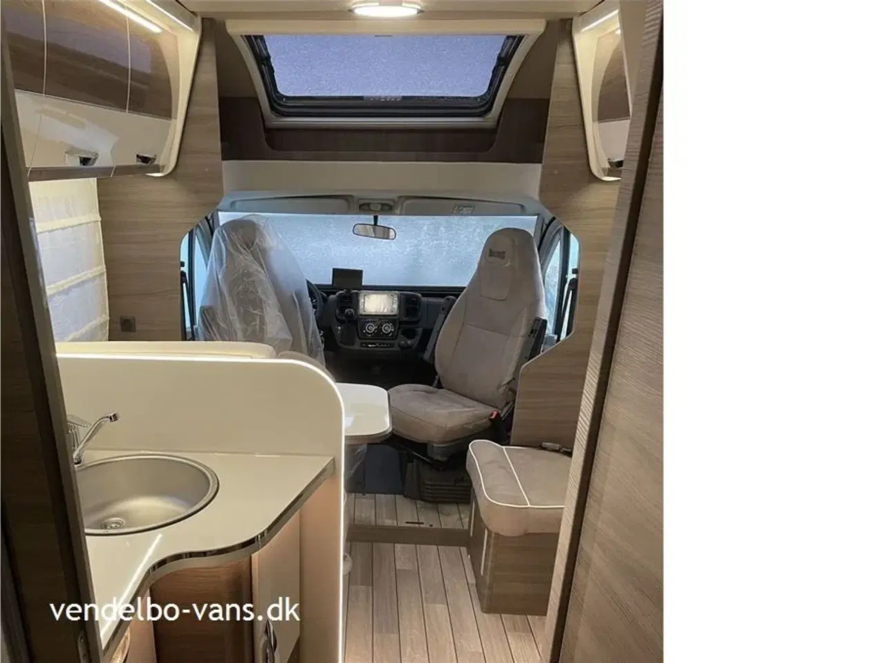 Billede 12 - 2026 - McLouis Mc4 879 G   Centralseng med stor garage - Automatgear