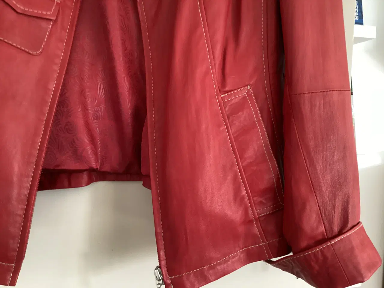 Billede 2 - Rød skindjakke