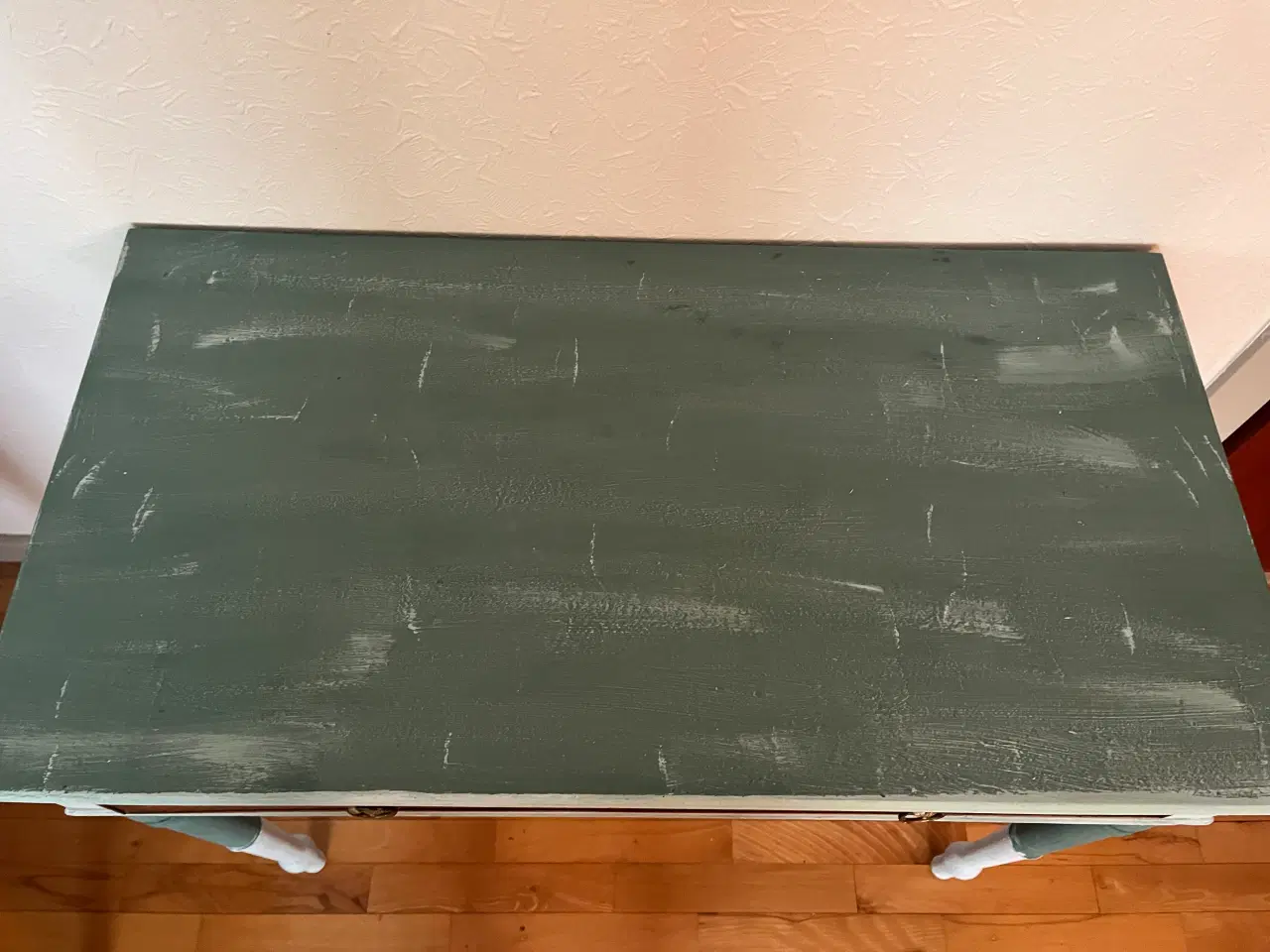 Billede 8 - Antikt bord med taburet i kalkmaling