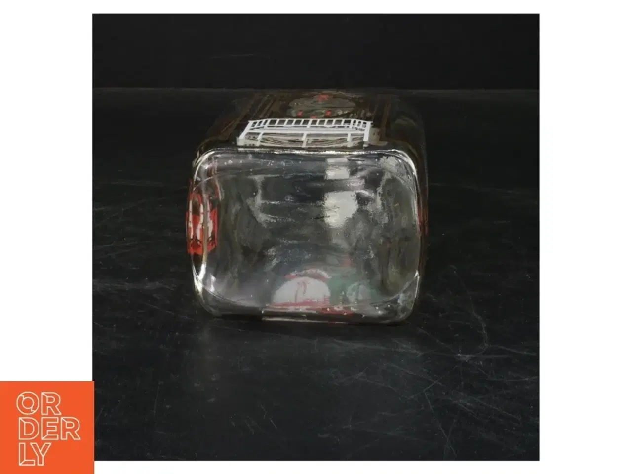 Billede 3 - Glasflaske med julemotiv fra Holmegaard (str. 19x9x7 cm)