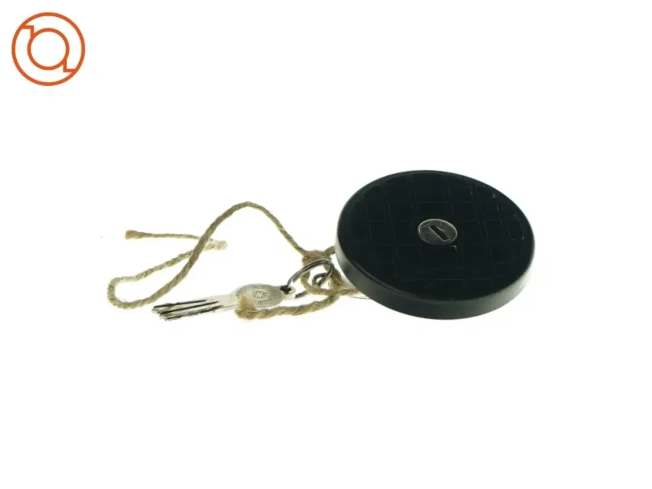 Billede 1 - Benzindækslet med tilhørende nøgle (str. 8 o)