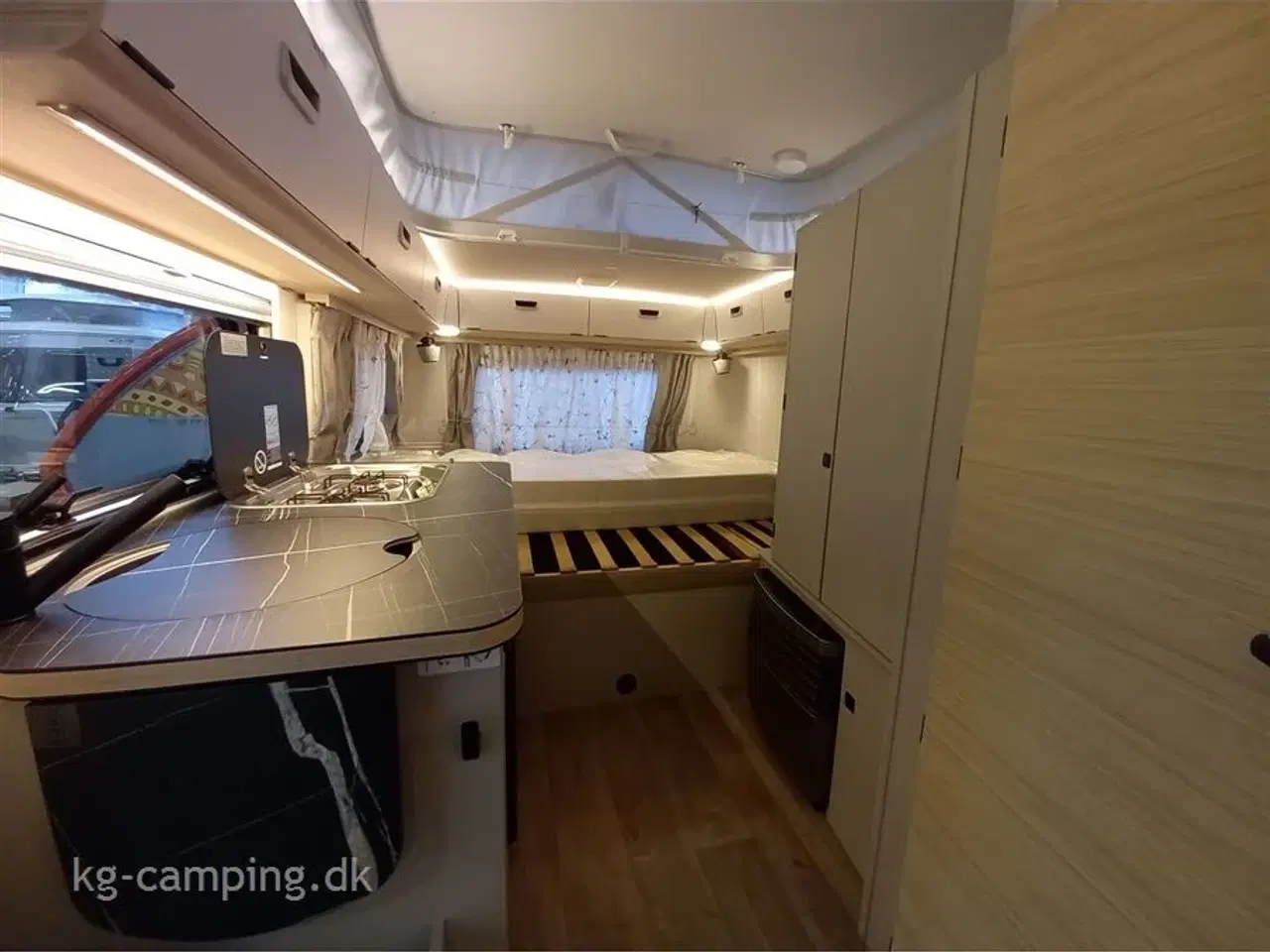 Billede 5 - 2024 - Eriba Touring 530 Urban   Populær vogn i ny smart farve Nugget Gold. Spækket med ekstraudstyr!