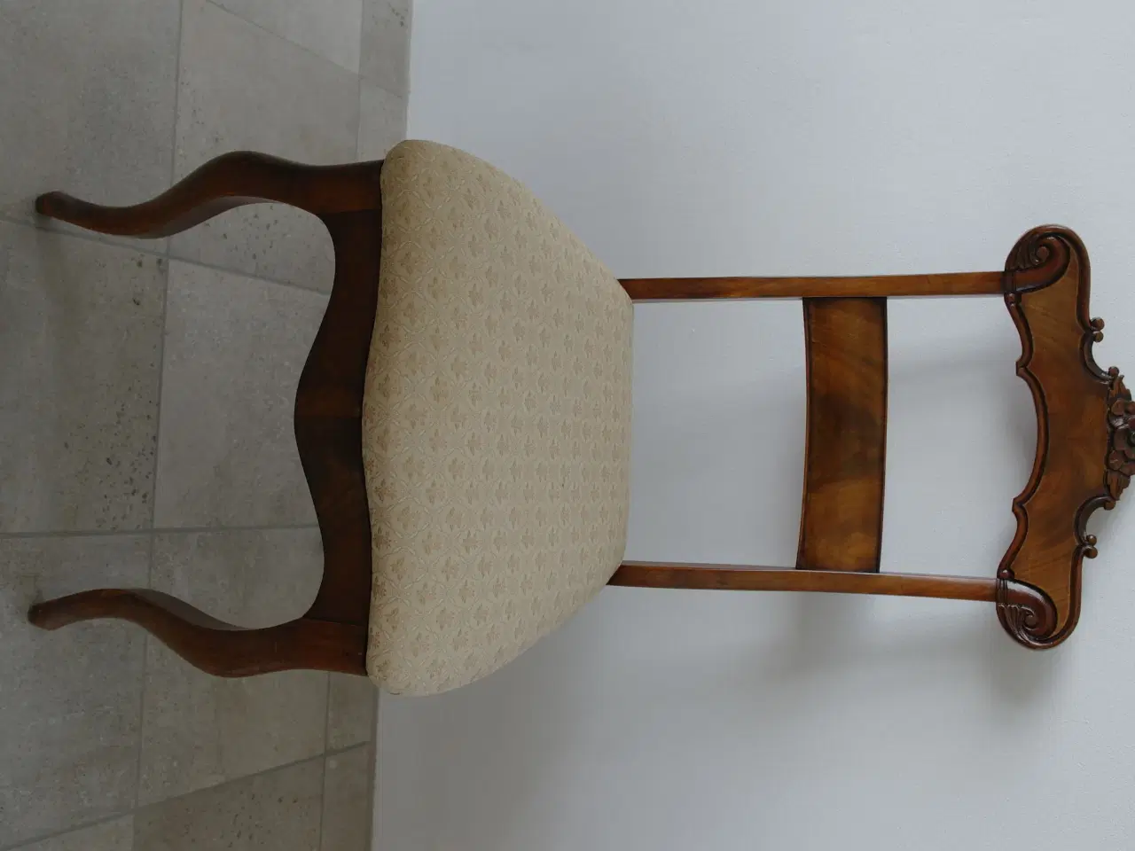Billede 3 - Elegant bord med 5 stole